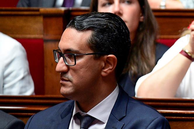Un député de LR s’immole par le feu : un drame qui ébranle la classe politique